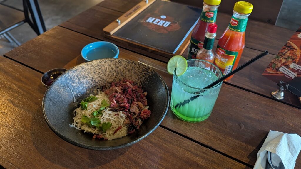 ジューシーな肉を堪能！ お1人さまから貸切パーティーまで万能な肉バル｜LYMA Brisket Gandaria
