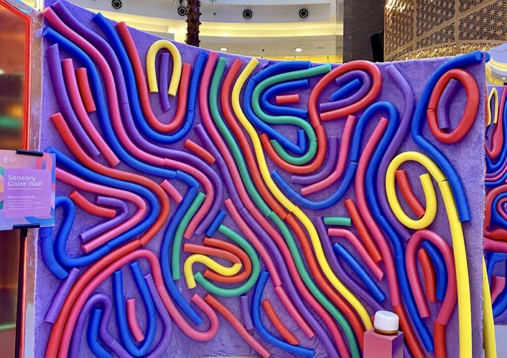 カラフルな世界に没頭気軽に立ち寄れる限定イベント|Summer Always Vibrant
