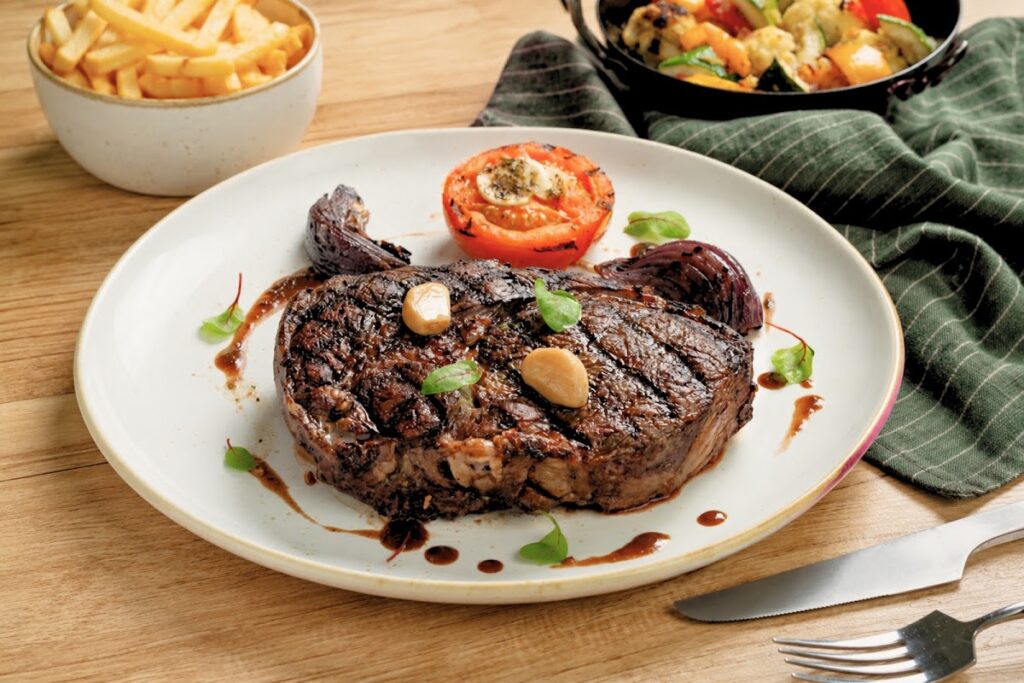 肉汁溢れる炭火グリルとマレーバクテーをドイツビールとともに｜Ninety Nine