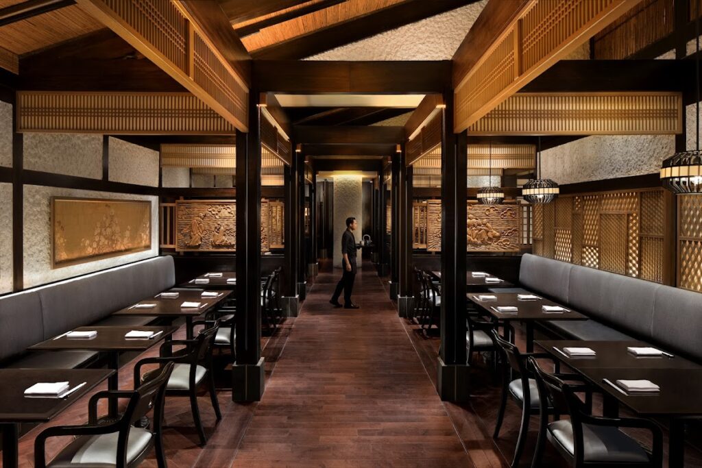 伝統と本物の味が息づくホテル内の隠れ家的な名店|Sumire Japanese Restaurant
