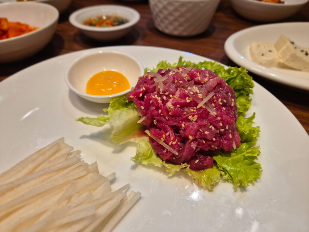 暑い日に食べたい！ 韓国式焼き肉カルビとホルモンでビール一杯｜Jiwon Galbi 지원갈비