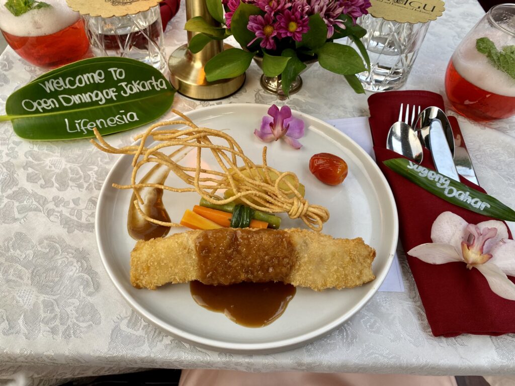 老舗トゥグの美食と夜景を堪能。走る2階建レストラン|Open Dining