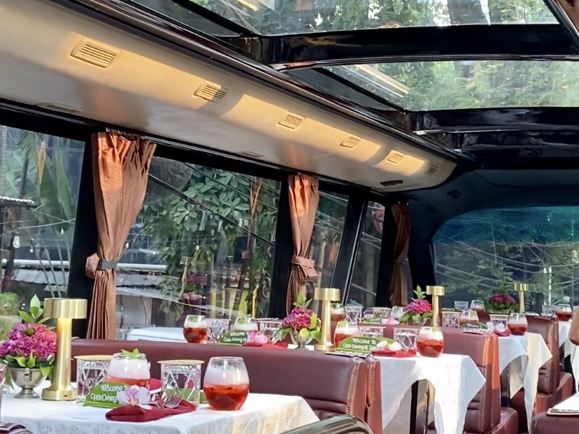 老舗トゥグの美食と夜景を堪能。走る2階建レストラン|Open Dining