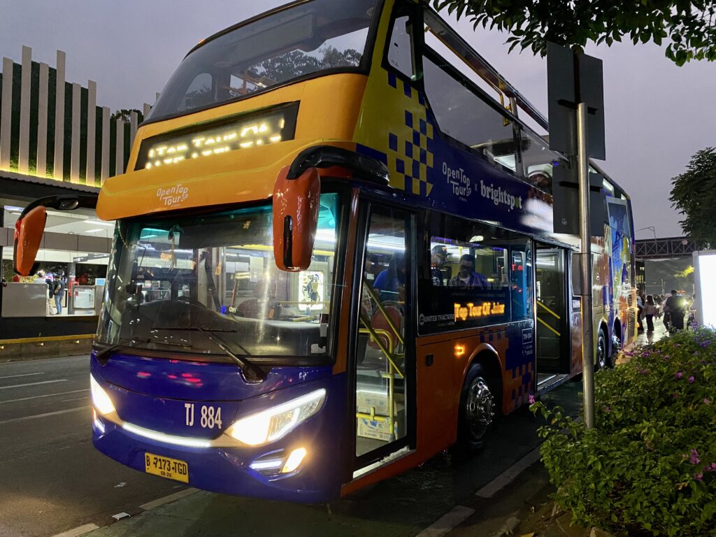 2階建てバスツアー!夕暮れと夜の街景色を体感|Open Top Tour